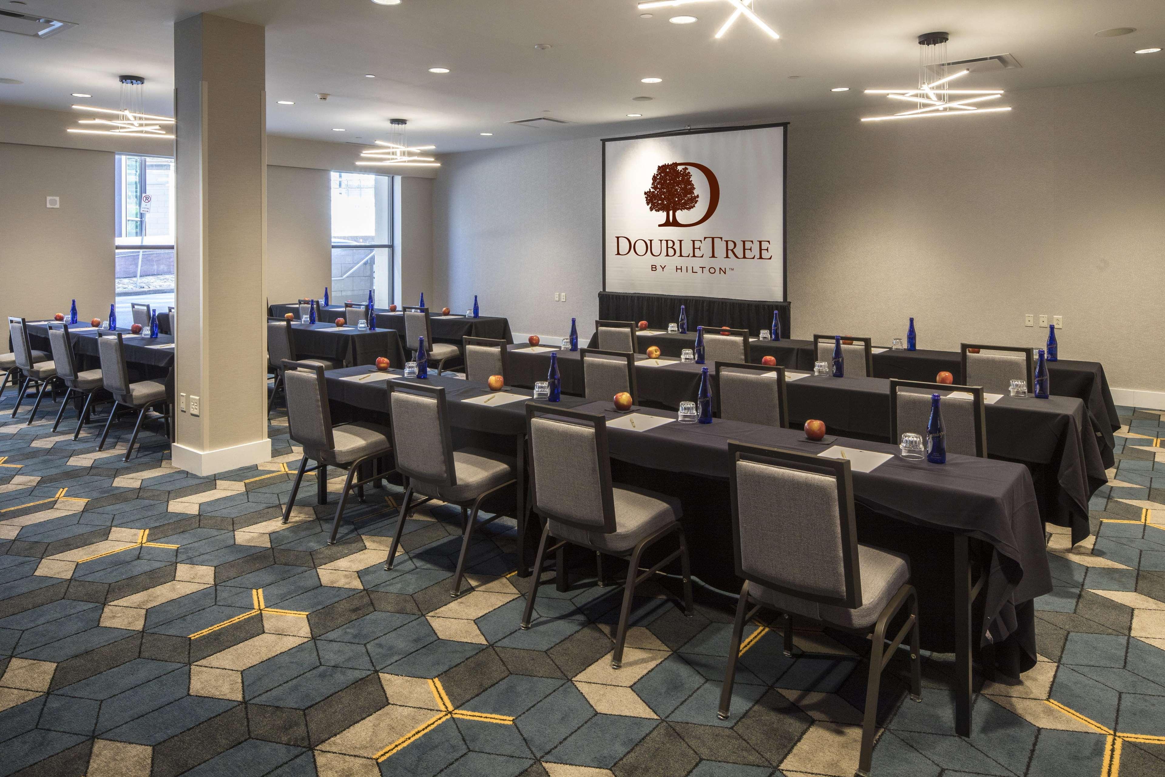 Doubletree By Hilton Hotel & Suites Pittsburgh Downtown Exterior foto