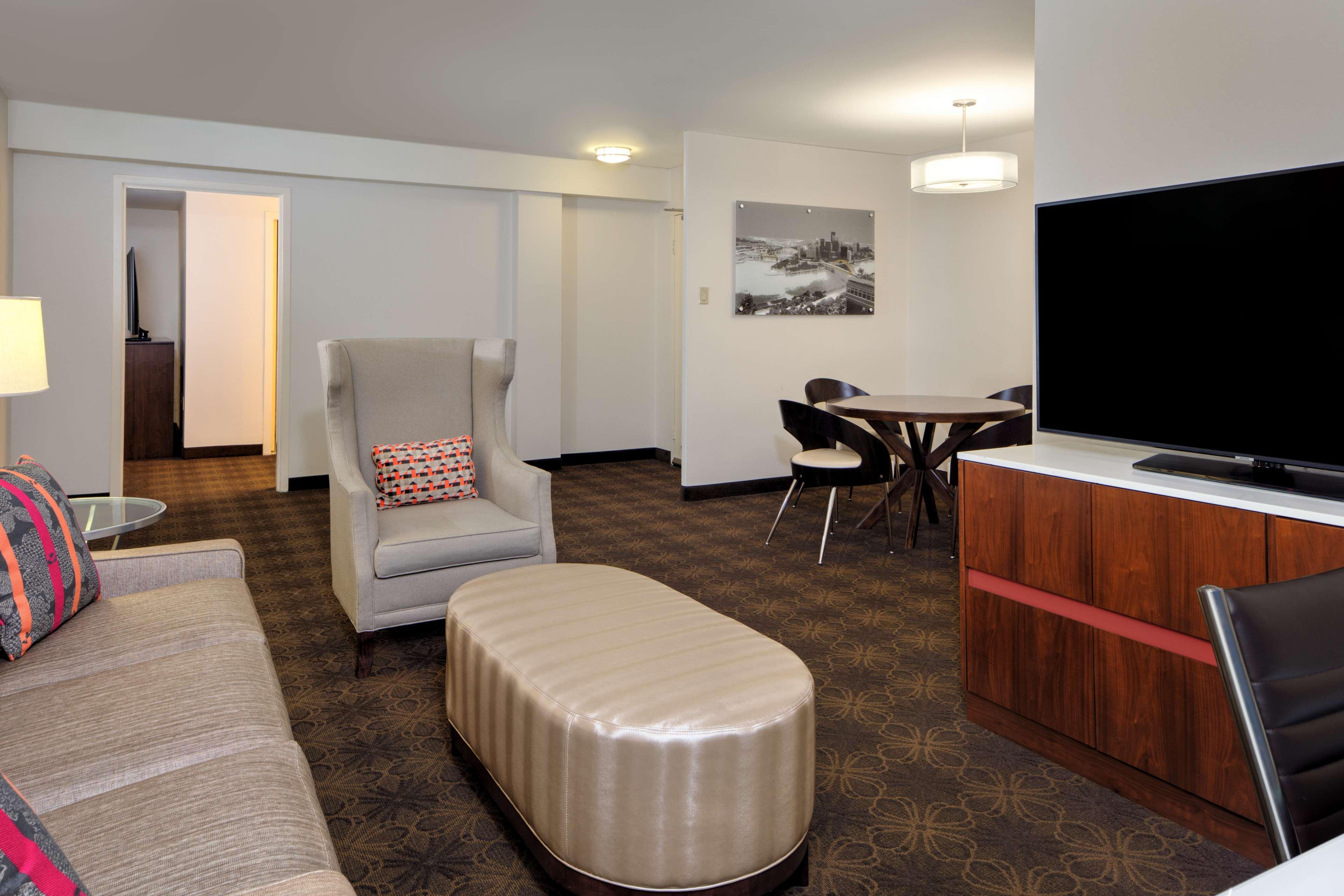 Doubletree By Hilton Hotel & Suites Pittsburgh Downtown Exterior foto