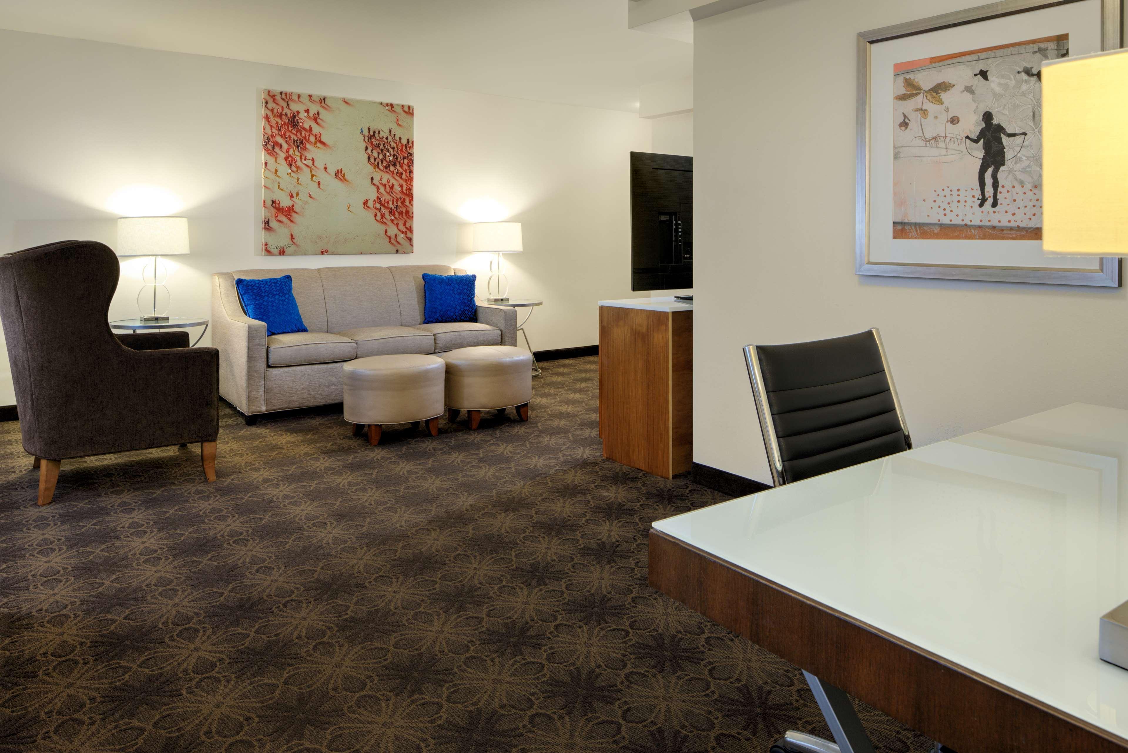 Doubletree By Hilton Hotel & Suites Pittsburgh Downtown Exterior foto