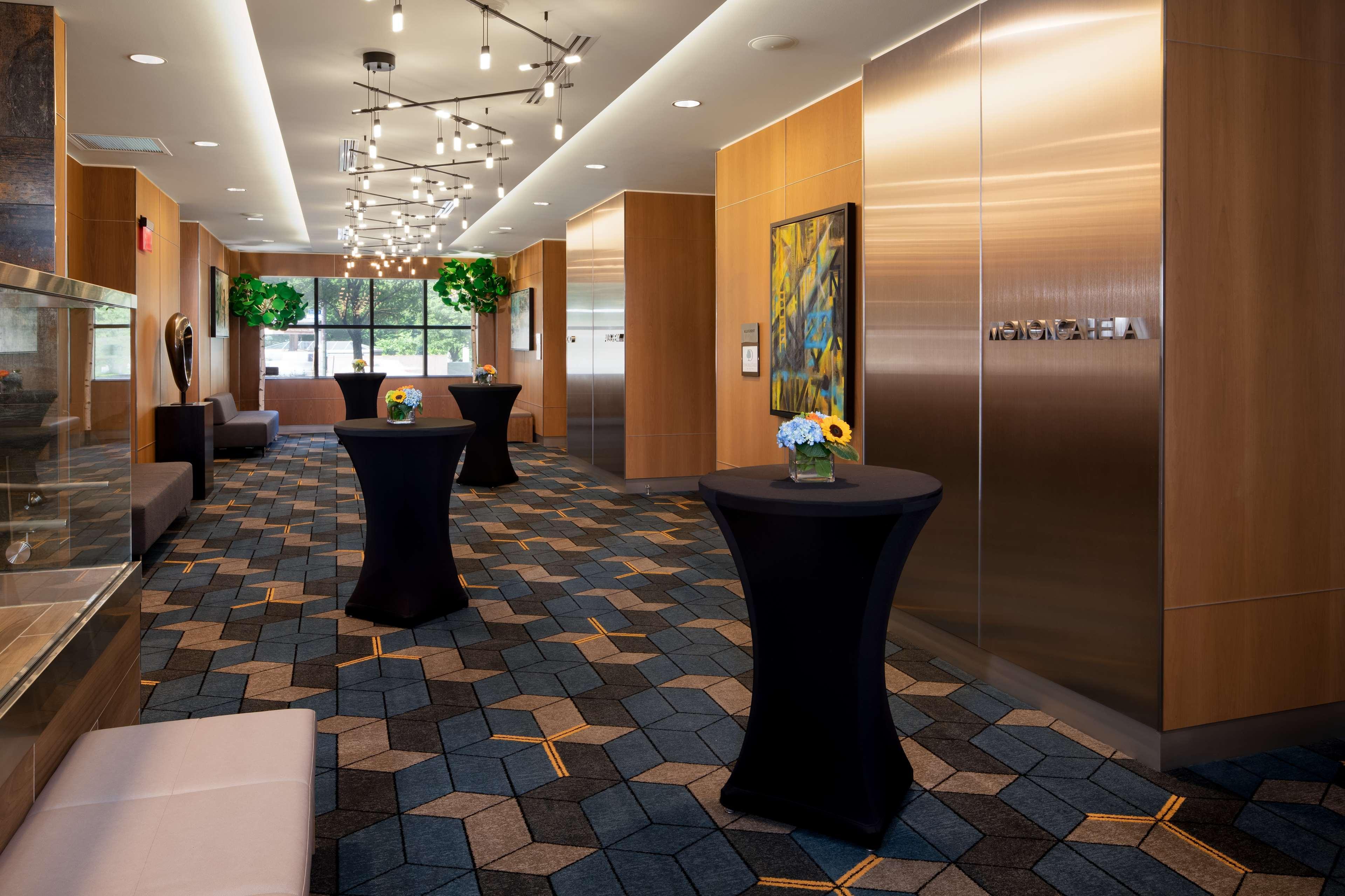 Doubletree By Hilton Hotel & Suites Pittsburgh Downtown Exterior foto